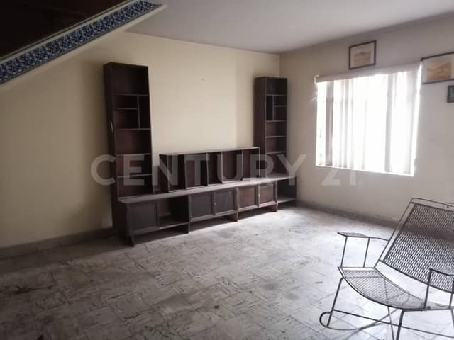 CASA EN VENTA EN COL. INDUSTRIAL EN MONTERREY