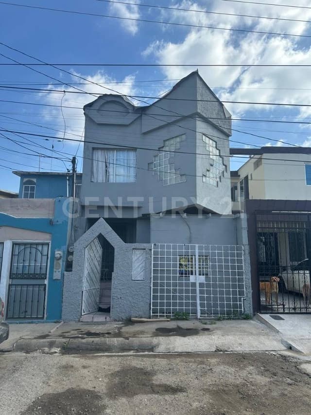 CASA EN VENTA EN INFONAVIT LATINOS, TIJUANA BC