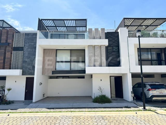 VENTA DE AMPLIA CASA - PARQUE VERACRUZ