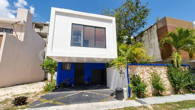 Casa en venta con terreno excedente Playa del Sol Playa del Carmen P4568