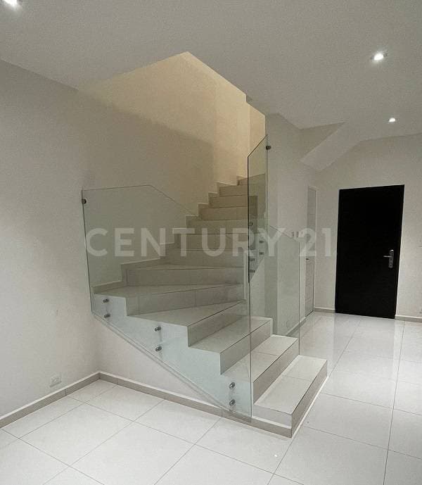 CASA EN RENTA REAL DEL VALLE SANTA CATARINA