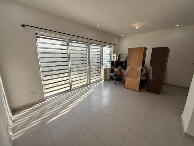 Casa en esquina con excedente en Misión de los Ángeles, Apodaca, Nuevo León