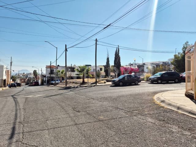 CASA EN VENTA FRACC. CUMBRES UNIVERSIDAD II, CHIHUAHUA