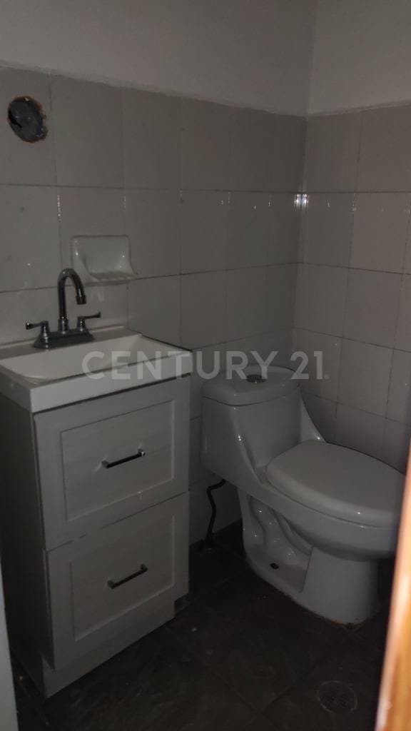 SE RENTA LOCAL COMERCIAL PLANTA BAJA EN PLAZA AL NORTE SOBRE LEA