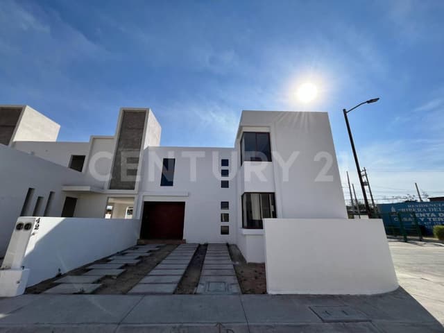 Casa en Venta en Fracc Ribera del Río, San Juan del Río| Amplio Espacio y Jardín