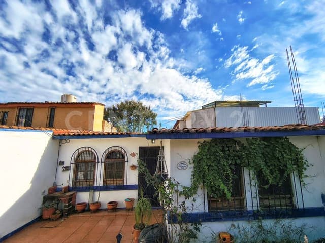 SE RENTA CASA AMUEBLADA EN LA COLONIA BUGAMBILIAS