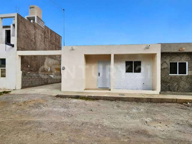 CASA EN VENTA EN FRACCIONAMIENTO ZAPATA, PARRAL