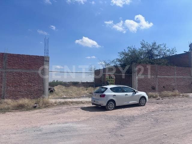 Terreno bardeado en venta en El Relicario