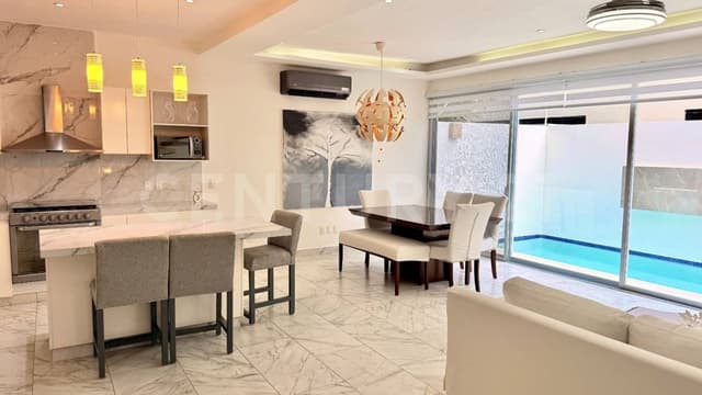 Casa en Venta con alberca privada y diseño contemporáneo - Arbolada Cancún.