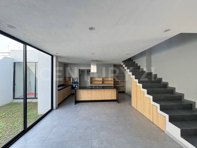 Casa en Venta con Acabados Modernos en Residencial Sendero de las Moras