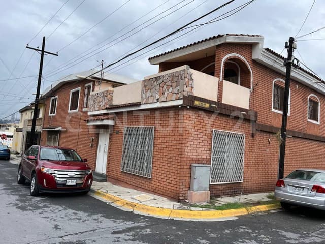 CASA EN VENTA EN COL. VILLA MITRAS EN MONTERREY