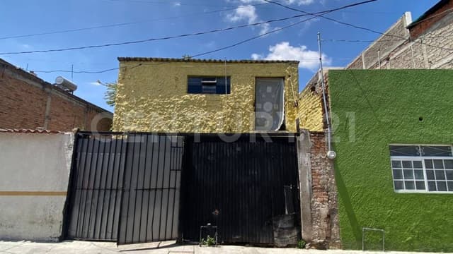 Casa para remodelar en Santa Elena de la Cruz.