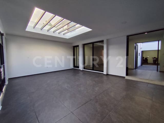 CASA REMODELA EN VENTA EN PORTO ALEGRE