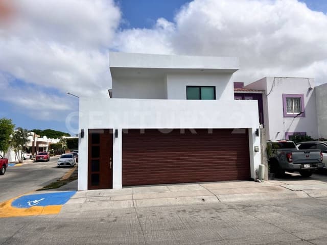 Casa en Venta en Mazatlan, Sinaloa, Mexico. Fracc. Los Mangos II