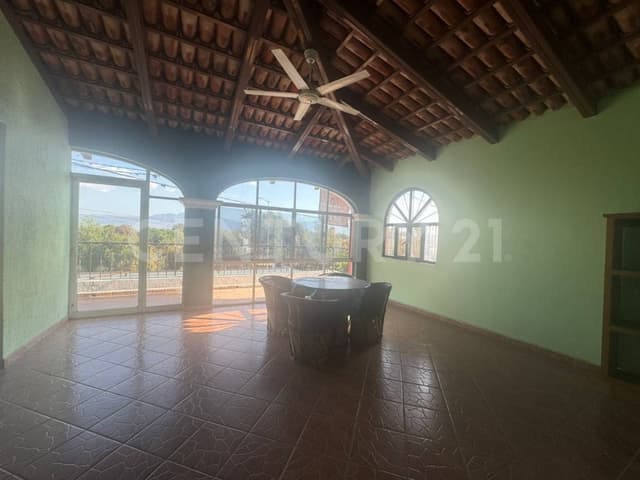 Casa Naranja ubicada en Ajijic Poniente, muy cerca de restaurantes