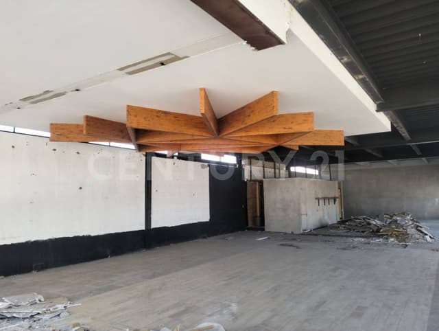 2 Locales en Renta en Paseo Tollocan en Metepec