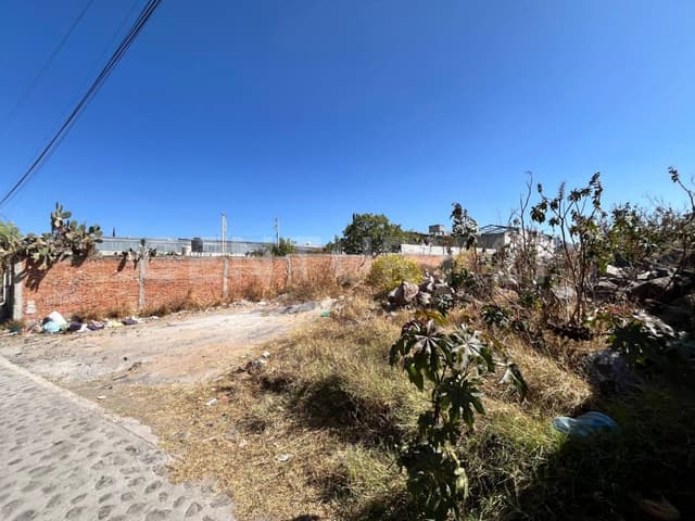 Terreno con acceso a principales vialidades en Venta en Granjas Banthí, SJR, Qro