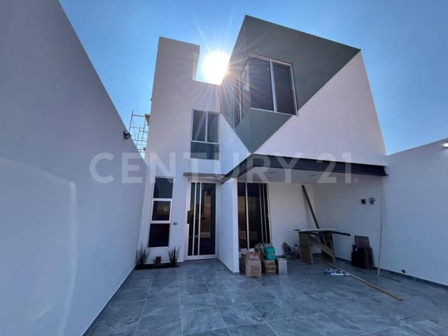 Casa de 4 recamaras en Venta en el Centro de SJR, Querétaro