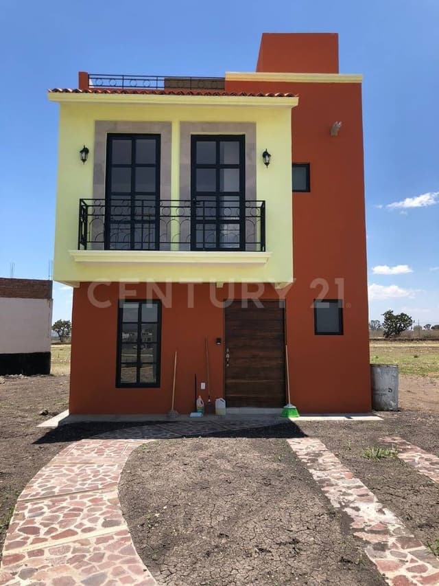 CASA TOTALMENTE EQUIPADA, EN RENTA