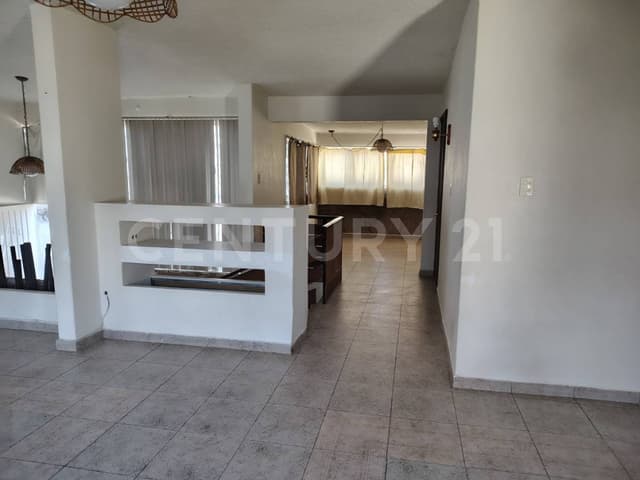 RENTA CASA EN ARBOLEDAS