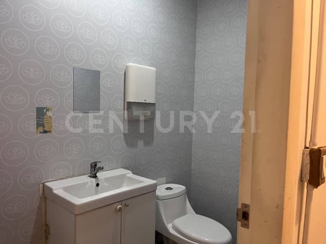 SE RENTA LOCAL COMERCIAL EN PLAZA SAN MARINO, ENSENADA, B.C