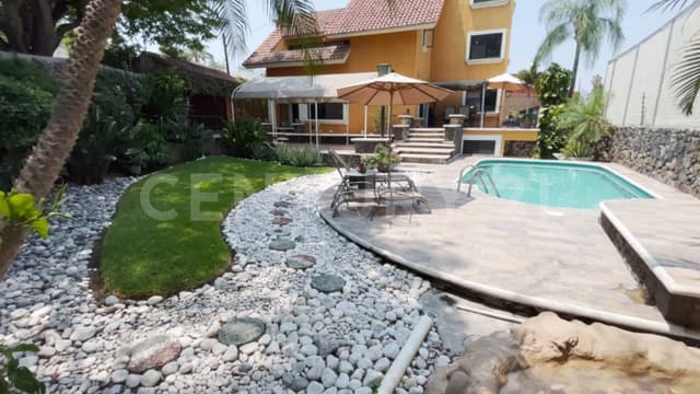 Casa de lujo dentro del Fraccionamiento privado Brisas, Cuernavaca