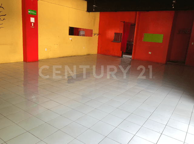Local Comercial en renta dentro de Plaza Totoltepec Local 28