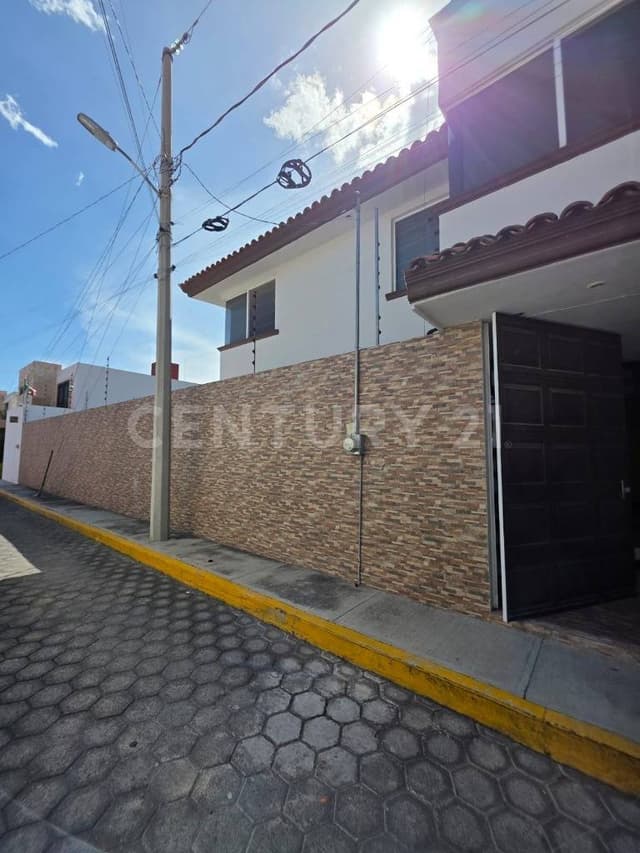 VENTA CASA 4 RECÁMARAS EN RESIDENCIAL EN MORILLOTLA,SAN ANDRES CHOLULA,PUE