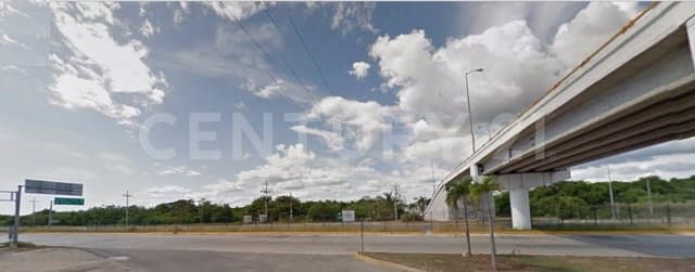 Terreno en venta con frente de la carretera en Akumal P1325