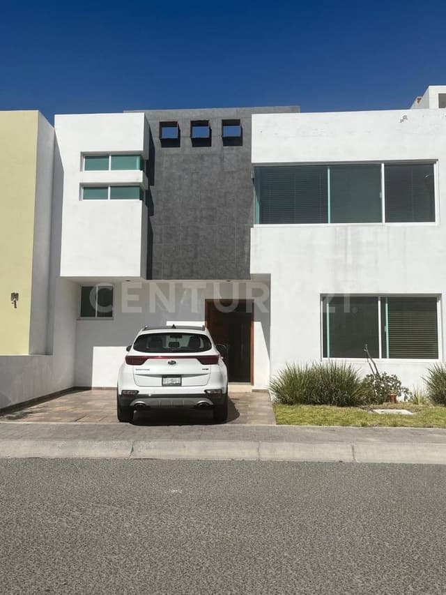 CASA EN RENTA, ZEN HOUSE, MUY AMPLIA EL MARQUES, QRO