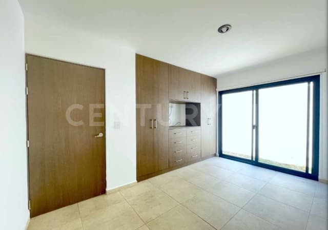 Vive la Exclusividad: Casa en Clúster con Golf