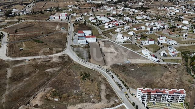 VENTA AMPLIO TERRENO UBICADO EN DISTRITO ESCOLAR,LOMAS DE ANGELÓPOLIS (C/HUELLA)