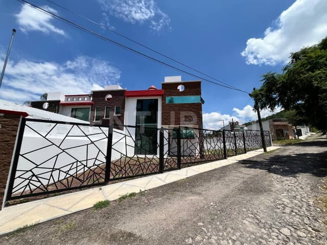 Casa en venta con 4 recamaras en Solares Banthí, San Juan del Río, Qro