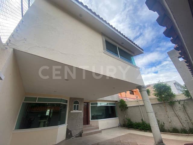 Casa, en Venta en Ciudad Satélite, Naucalpan, Estado de México.