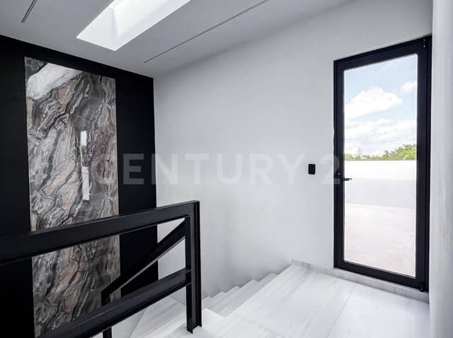 Se vende residencia con acabados de Lujo en Vía Cumbres Cancún