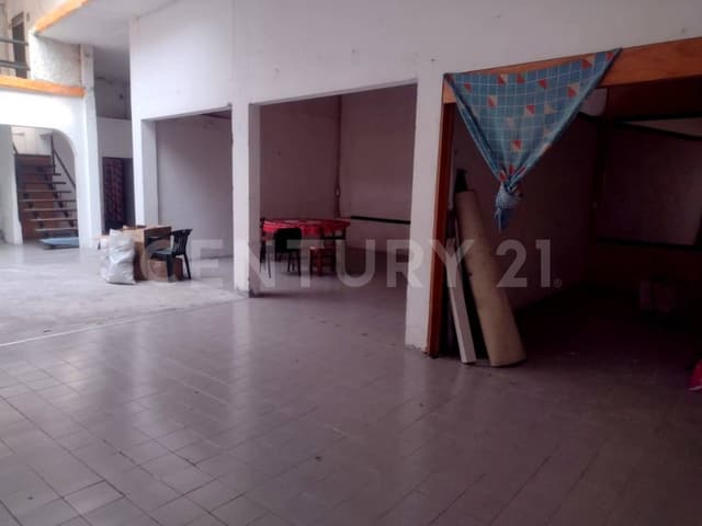Renta de local comercial sobre avenida