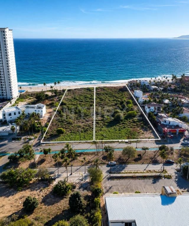 Terreno en venta con frente de playa en Mazatlán