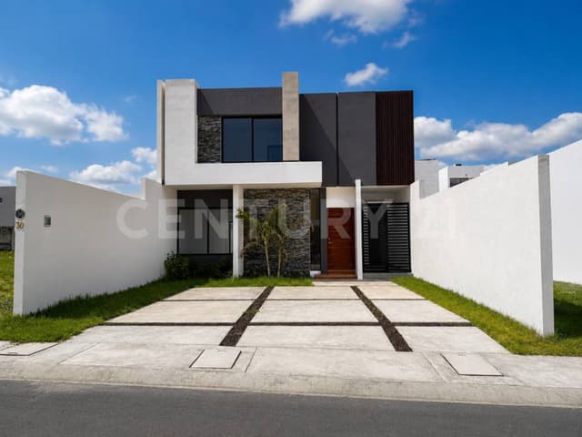 SE VENDE CASA NUEVA EN LOMAS DE LA RIOJA II