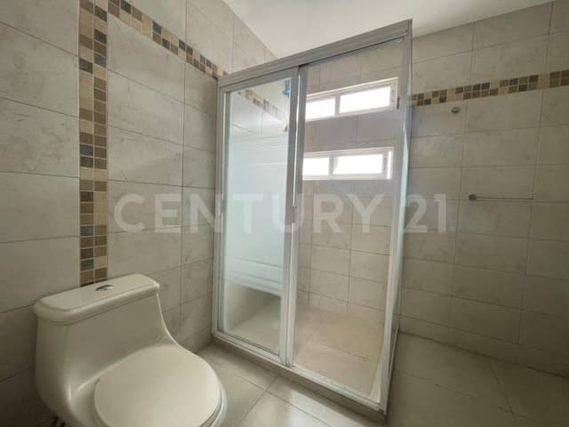 Casa en Renta - Privada a una cuadra de Camino Real - Zavaleta Sta Cruz Buenavis