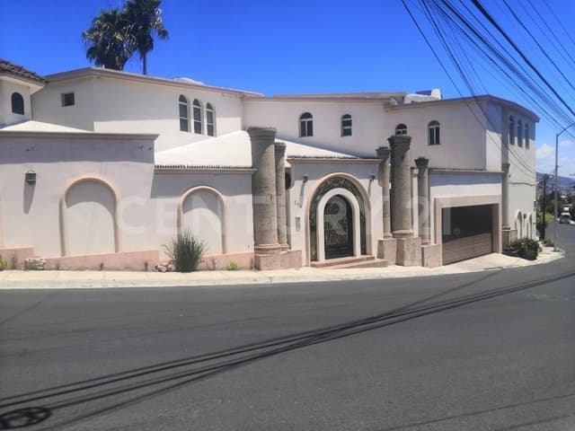 CASA EN VENTA A REMODELAR