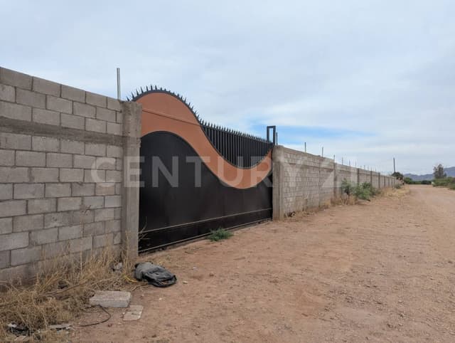 Terreno en renta bardeado con portón en zona Tabalaopa / La Pista, Chihuahua