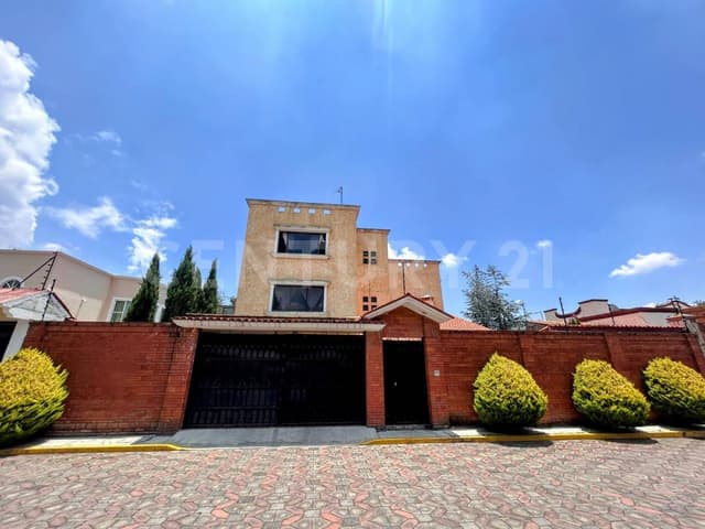 Casa en Venta en Cacalomacán, Toluca