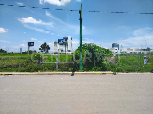 Terreno en venta 2,136.21 m2, a un costado de periférico, Tlaxcalancingo, Puebla
