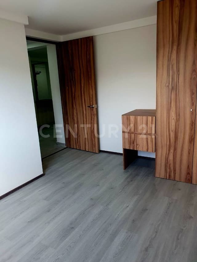 Frente a Mercado Gabriel Hernández