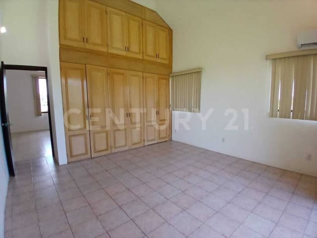 CASA EN RENTA CON VISTA A CAMPO DE GOLF, LAGUNAS DE MIRALTA, ALTAMIRA