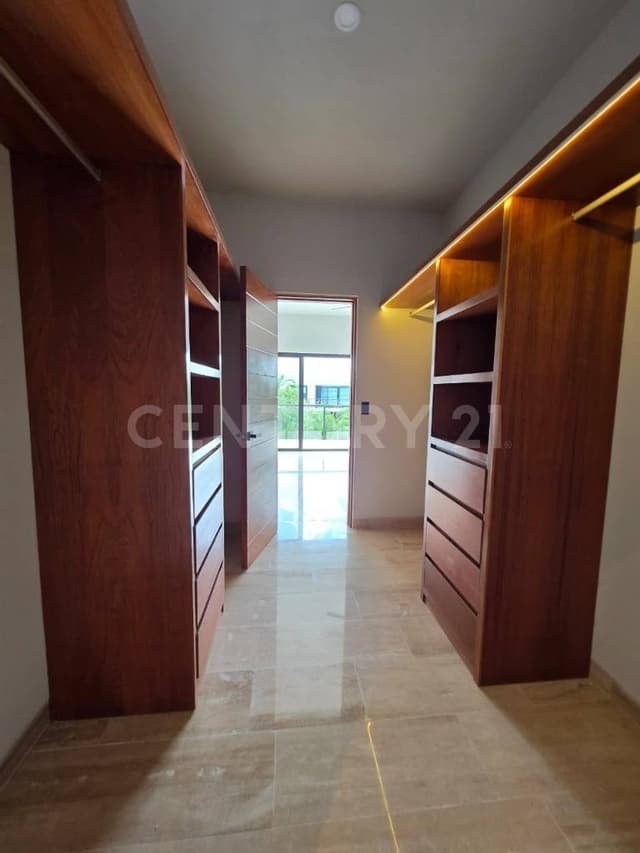 Ven y estrena casa en lagos del sol en Venta Cancún AF1225