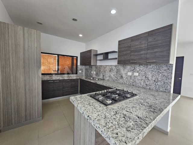 CASA EN VENTA, CUMBRES 7 ALTOZANO, CARR. VILLAHERMOSA A MACUSPANA, TABASCO