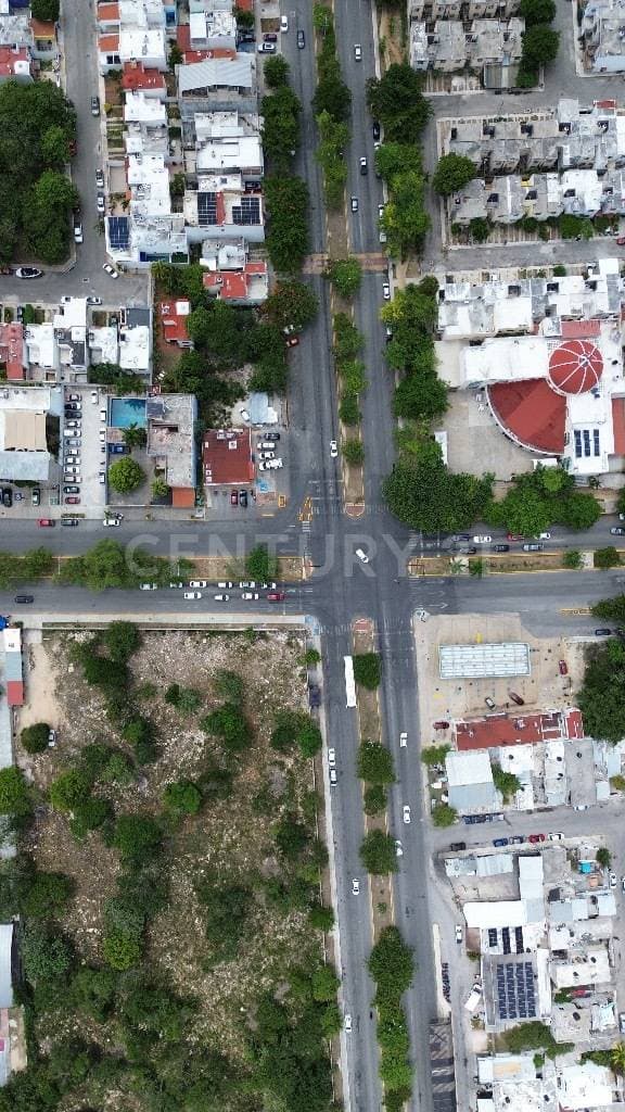 ¡Oportunidad Única! Venta de Terreno sobre Avenida Chemuyil!