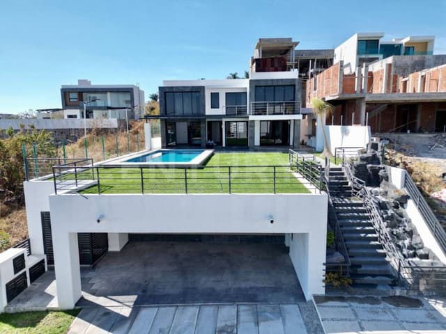 Venta Casa con Alberca y Jardín en Lomas de Cocoyoc, Morelos