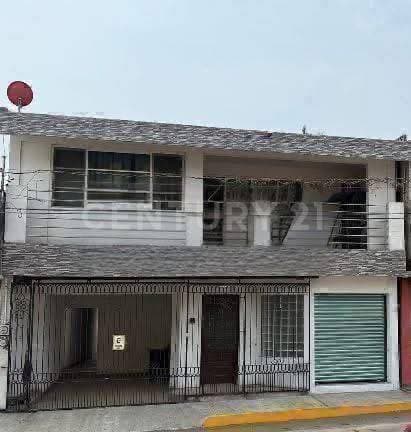 CASA AMPLIA EN VENTA